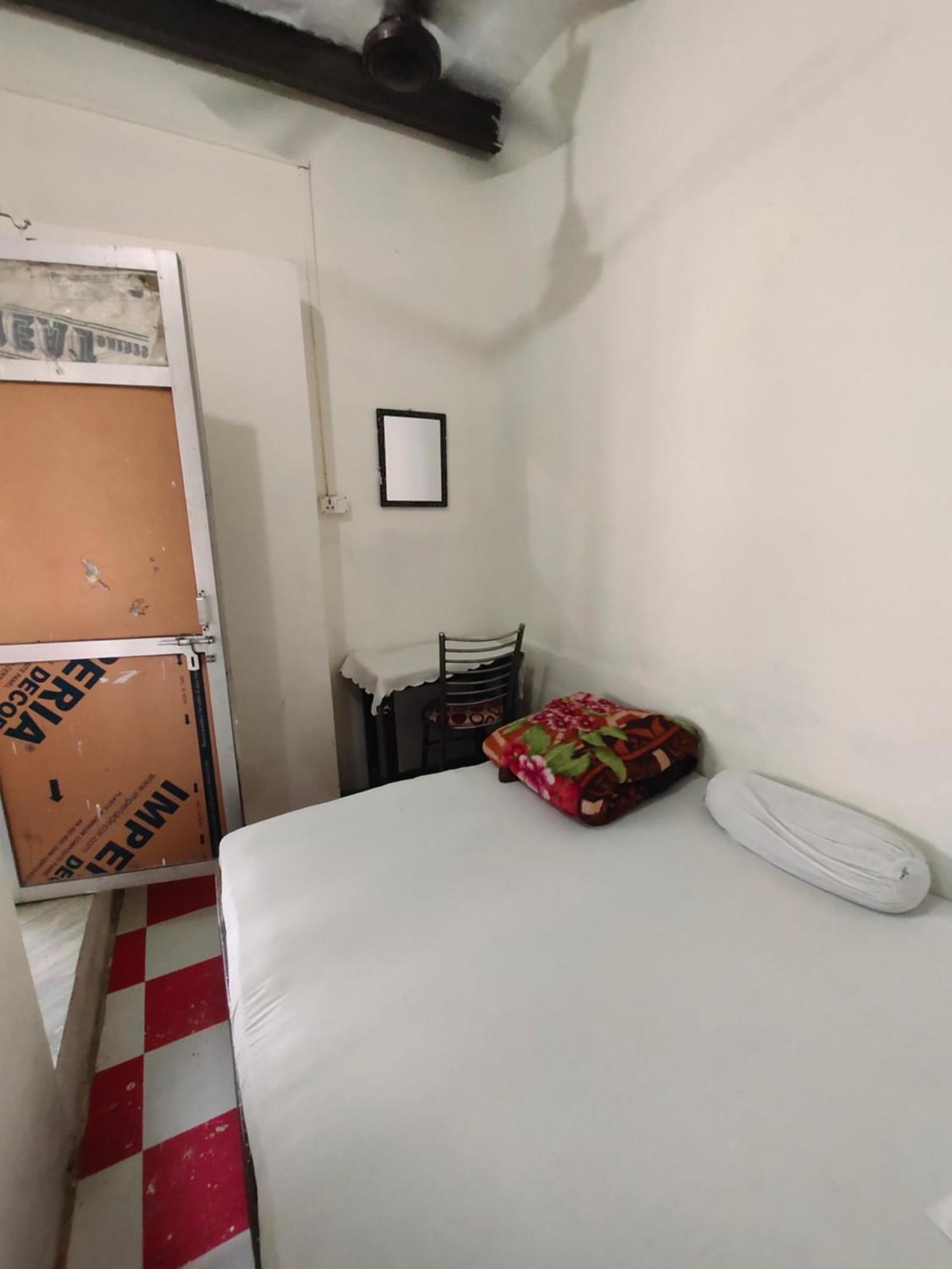 Sunrise Lodge Varanasi Oda fotoğraf