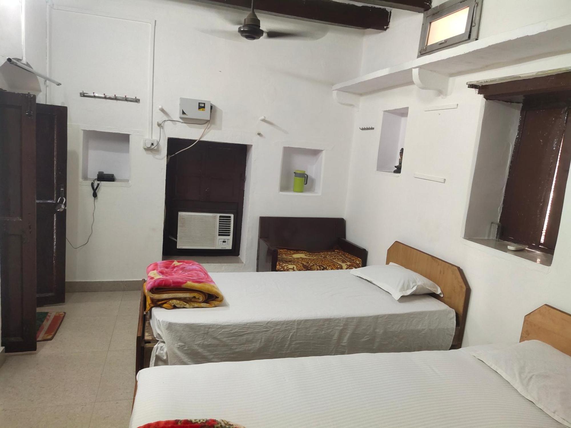 Sunrise Lodge Varanasi Oda fotoğraf